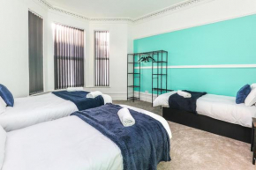 Spacious and Comfy 4 Bedroom House, Parking, Wifi